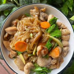 ผัดเส้นใหญ่ (ระบุเส้นและเนื้อสัตว์)