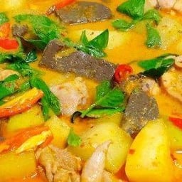 แกงเผ็ดไก่ใส่ฟักเขียว