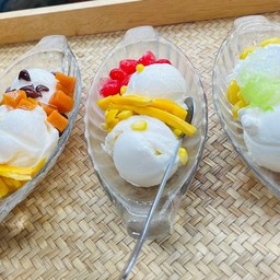 ไอติมไข่แข็ง(รากบัวเผือกชิ้นแปะก๊วย)
