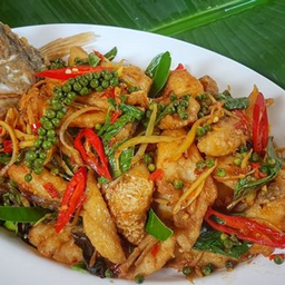 ข้าวปลากะพงผัดฉ่า