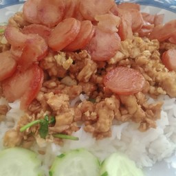 ข้าวหน้าหมูสับผัดน้ำมันหอยโรยกุนเชียง