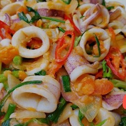 ปลาหมึกผัดไข่เค็ม(กับข้าว)