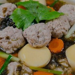 ต้มจึดเต้าหู้สาหร่ายหมูก้อน