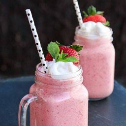 นมสดสตรอว์เบอร์รี่ สมูทตี้