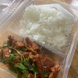 ข้าวกะเพราหมูชิ้น