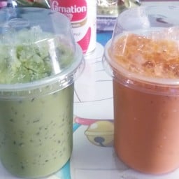 ชา กาแฟ  by Bee  บ้านอ้อยซอย25 B ล้านกาแฟสูตรเฉพาะของตัวเอง