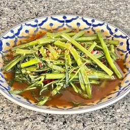 ผักบุ้งไฟแดง  ဖက်ဖပုံ့ကြော် ကံစွန်းရွက် မီးတောက်