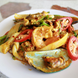 ข้าวผัดผงกะหรี่ทะเล