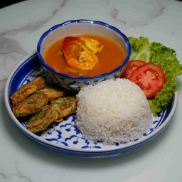 ข้าวแกงส้มกุ้งไข่เจียวชะอม