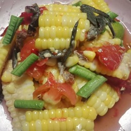 ตำไทยข้าวโพดใส่ปู