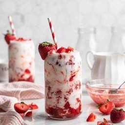 นมสดสตรอว์เบอร์รี่