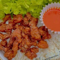 หมูทอดน้ำปลา ราดข้าว