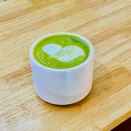 HOT MATCHA LATTE - มัทฉะลาเต้ร้อน