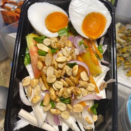 ยำยอดมะพร้าวไข่เค็ม