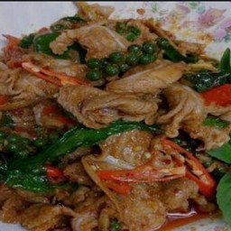 ผัดฉ่าหมูชิ้น ราดข้าว