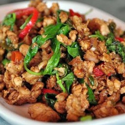 ผัดกระเพราหมูชิ้น (กับข้าว)