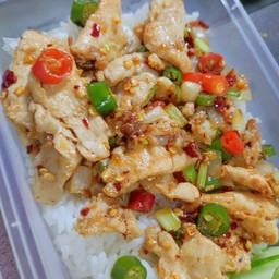 ไก่คั่วพริกเกลือราดข้าว