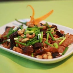 หมึกเต่าทองผัดเม็ดมะม่วง