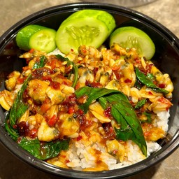 ผัดหอยลายราดข้าว