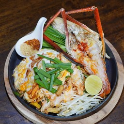 ผัดไทยกุ้งแม่น้ำเผา