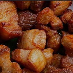 หมูสามชั้นทอดน้ำปลา (กับข้าว)