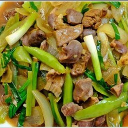 ผัดพริกหยวกเครื่องในไก่ (กับข้าว)