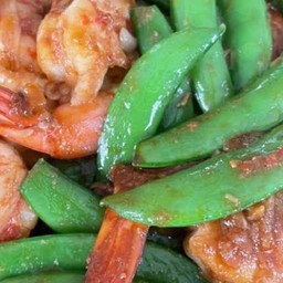 ผัดถั่วหวานกุ้ง ราดข้าว