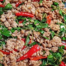 ผัดกระเพราไก่สับ (กับข้าว)