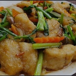 เนื้อปลากะพงผัดขื้นฉ่าย