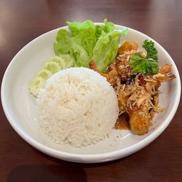 ข้าวไก่กรอบคั่วพริกเกลือ