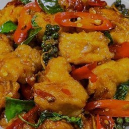 ผัดฉ่าเนื้อไก่ ราดข้าว