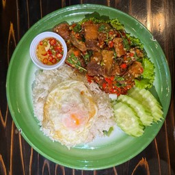 ข้าวกะเพราหมูกรอบ