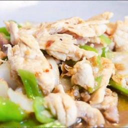 ผัดพริกหยวกไก่ชิ้น (กับข้าว)