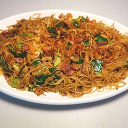 ผัดหมี่ฮ่องกง แถมโค้ก 1ขวด