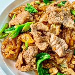 ผัดซีอิ้วเส้นใหญ่เนื้อ