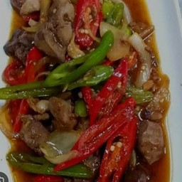 เครื่องในไก่ผัดพริกเผาราดข้าว