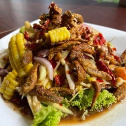 ยำมะม่วงปลากอบนํ้าปลาร้า