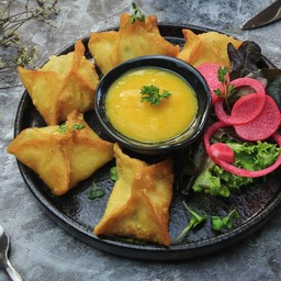 Crab lagoon with mango sauce