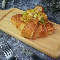 Crab curry powder croissant