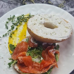 Bagel Salmon Gralvax horseradish mayo sandwich