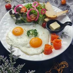 Fried egg serve with salad,toast,butter