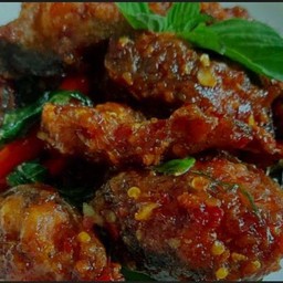 ปลาดุกผัดพริกแกง