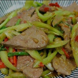 ตับหมูผัดพริกหยวก
