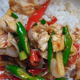 ไก่ผัดขิง ราดข้าว
