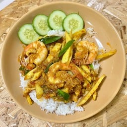 ข้าวผัดพริกแกงกุ้งหน่อไม้