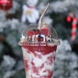 mix berry yogurt smoothie