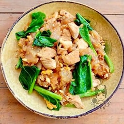 ผัดซีอิ้วเส้นใหญ่ไก่
