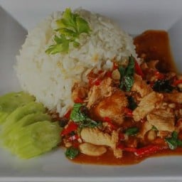 ไก่ผัดพริกเผาราดข้าว