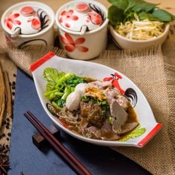 นาย ตอ เตี๋ยวเรือ ข้าวมันไก่ ขาหมู เพชรเกษม 48
