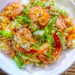 ข้าว  ราดผัดกะหล่ำปลีกุ้งกับไข่